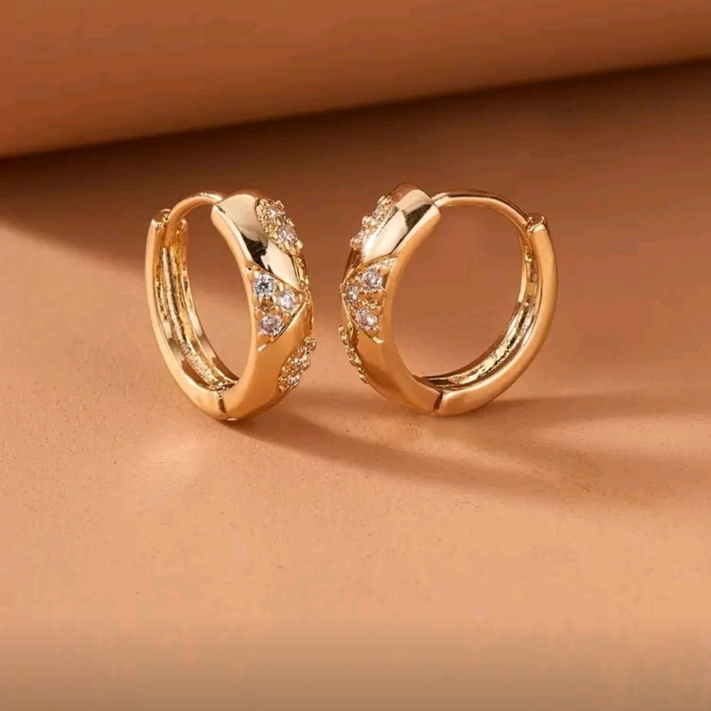 Elegant Gold Hoop Earrings